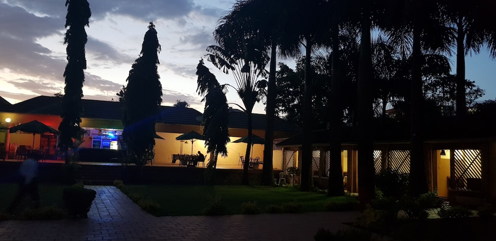 Emerald Hotel 53/55