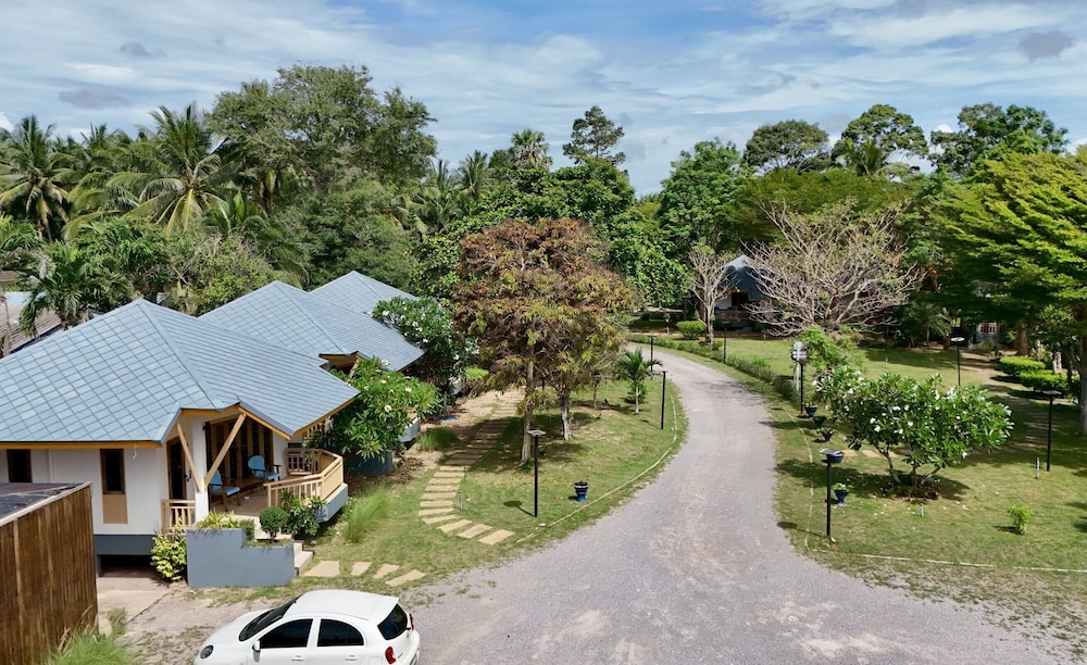 Saphli Villa Beach Resort 72/77