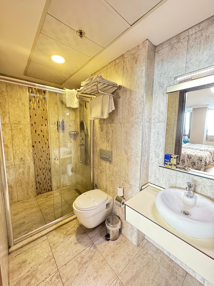Golden Lounge Hotel 40/42