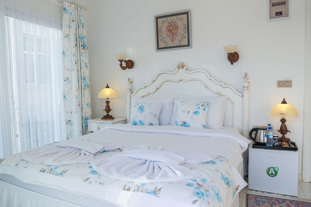 DELUXE, DOUBLE BED
