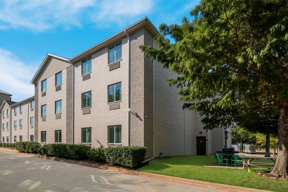 Quality Inn and Suites Roanoke Fort Worth North TX 39/46