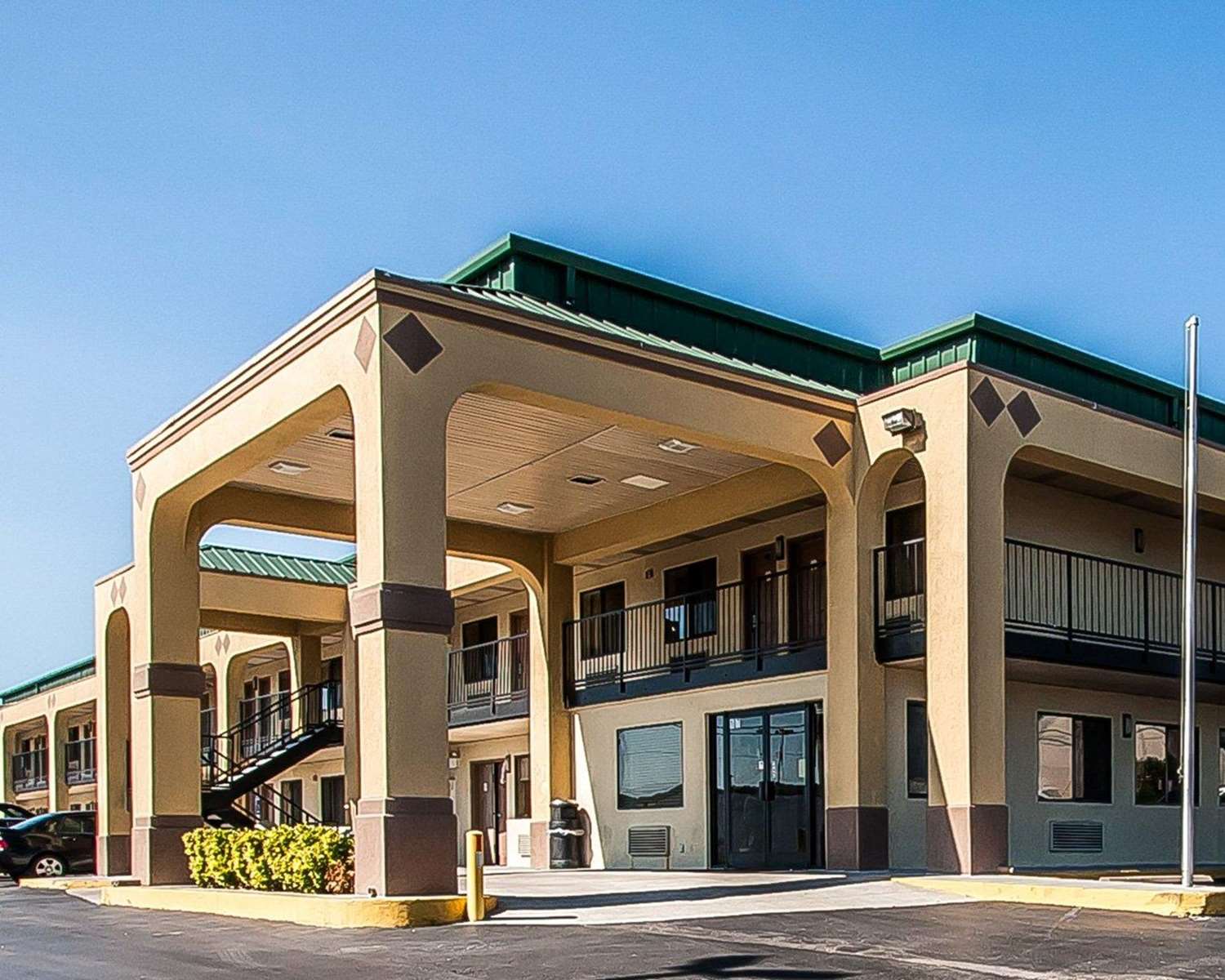 Econo Lodge Inn & Suites Southeast 1/8