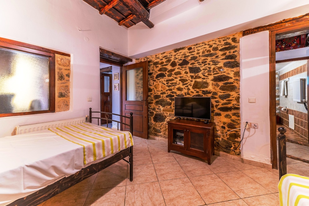 1 BEDROOM, APARTMENT