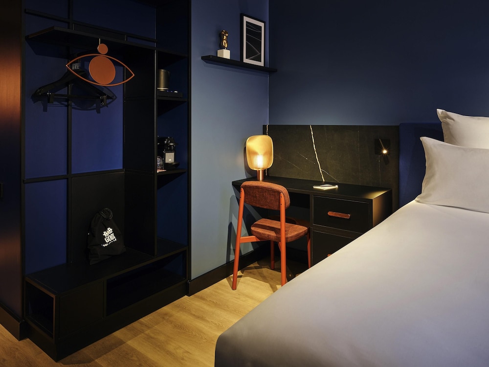 TRIBE Paris Saint Ouen 24/59