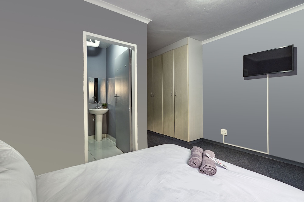 Inn and Out Sandton 15/26