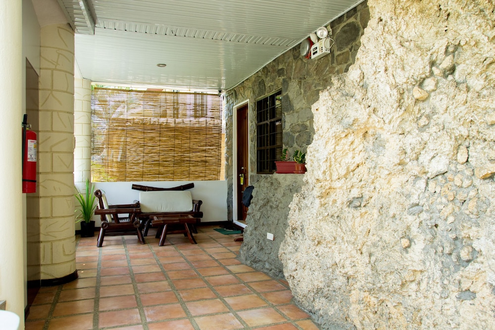 Greenyard Inn 10/68