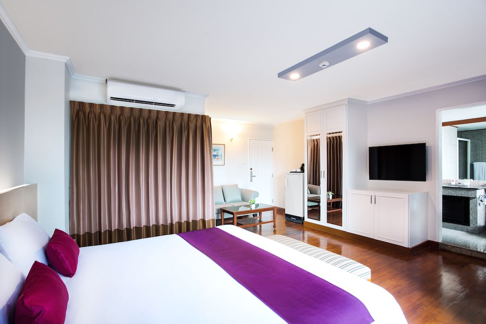 Collection O The Step Sathorn 29/63