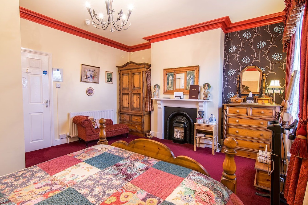 Creston Villa Guest House 3/33
