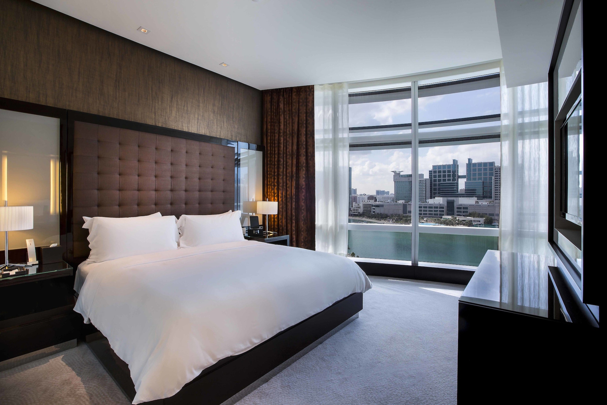 PREMIER, SUITE, SKYLINE VIEW