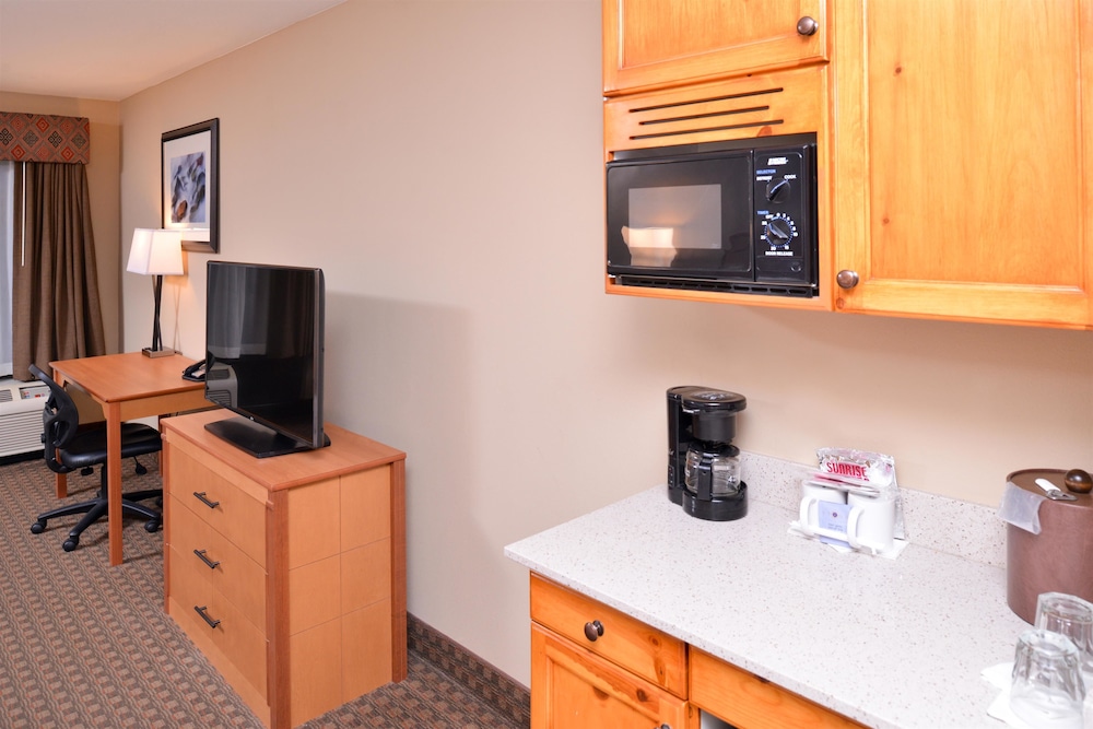Best Western Plus Olympic Inn 54/73