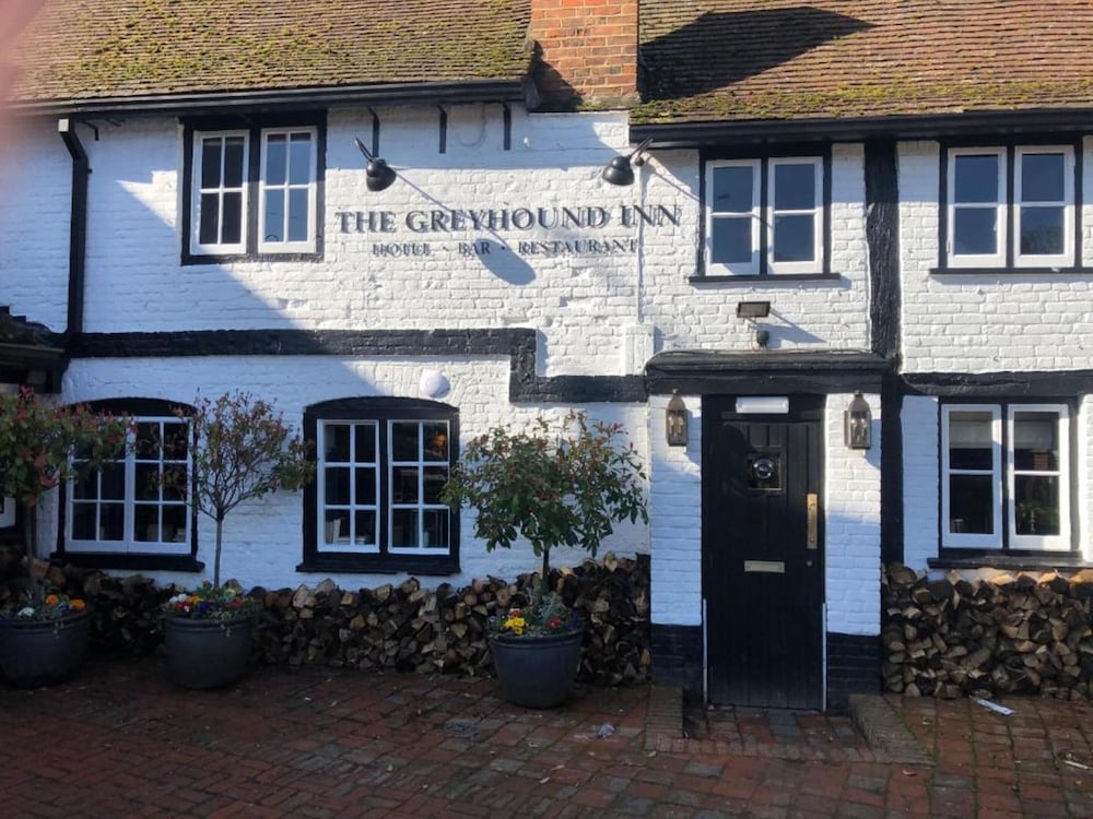 OYO The Greyhound Inn in GERRARDS CROSS