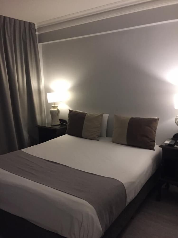 Family, 1 Queen and 3 Single Beds
