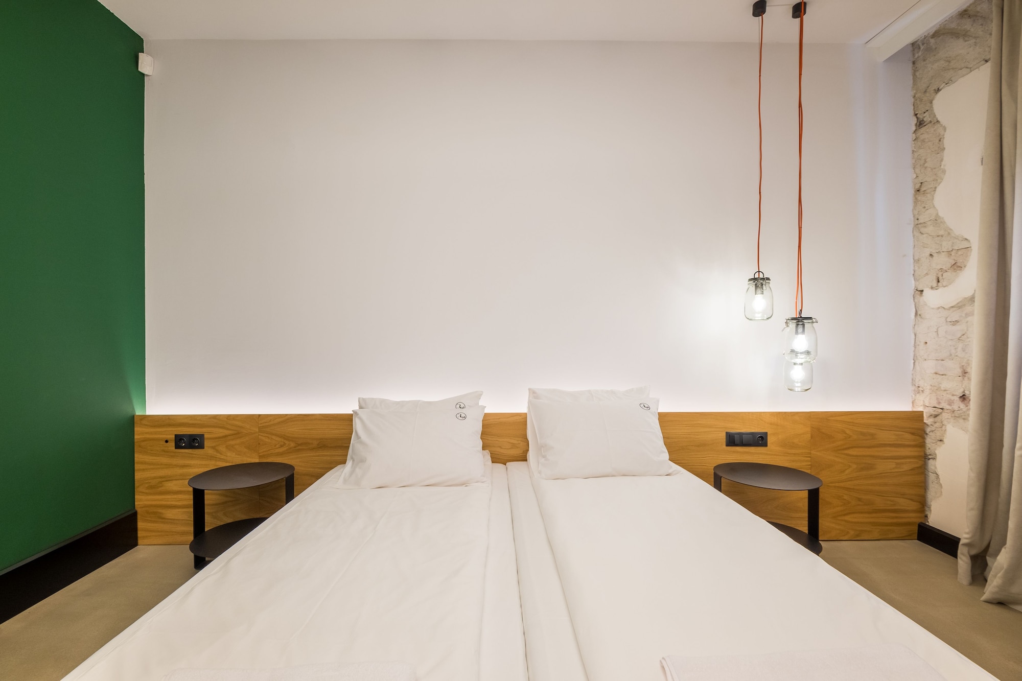 غرفة ديلوكس بسريرين منفصلين، R34 Boutique Hotel 2/6