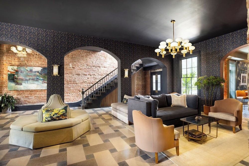 The Garden District Hotel 34/46