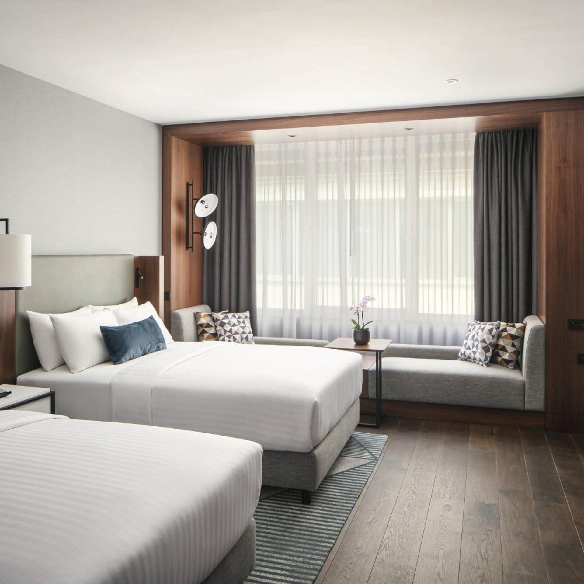 غرفة كلوب بسريرين كوين، Prague Marriott Hotel 2/3