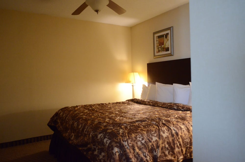 Rodeway Inn & Suites East Windsor CT 15/44