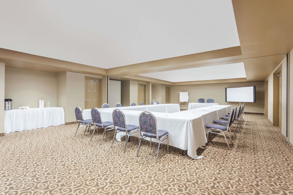 Super 8 By Wyndham Abbotsford Bc 13/16