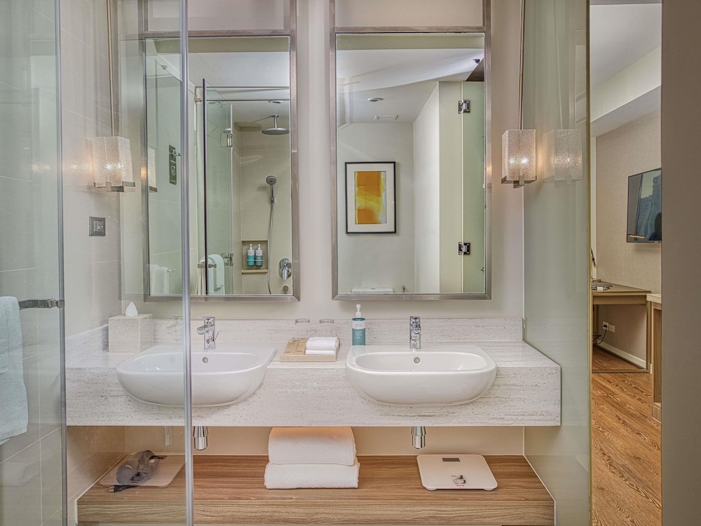 Novotel Suites Manila At Acqua 52/52
