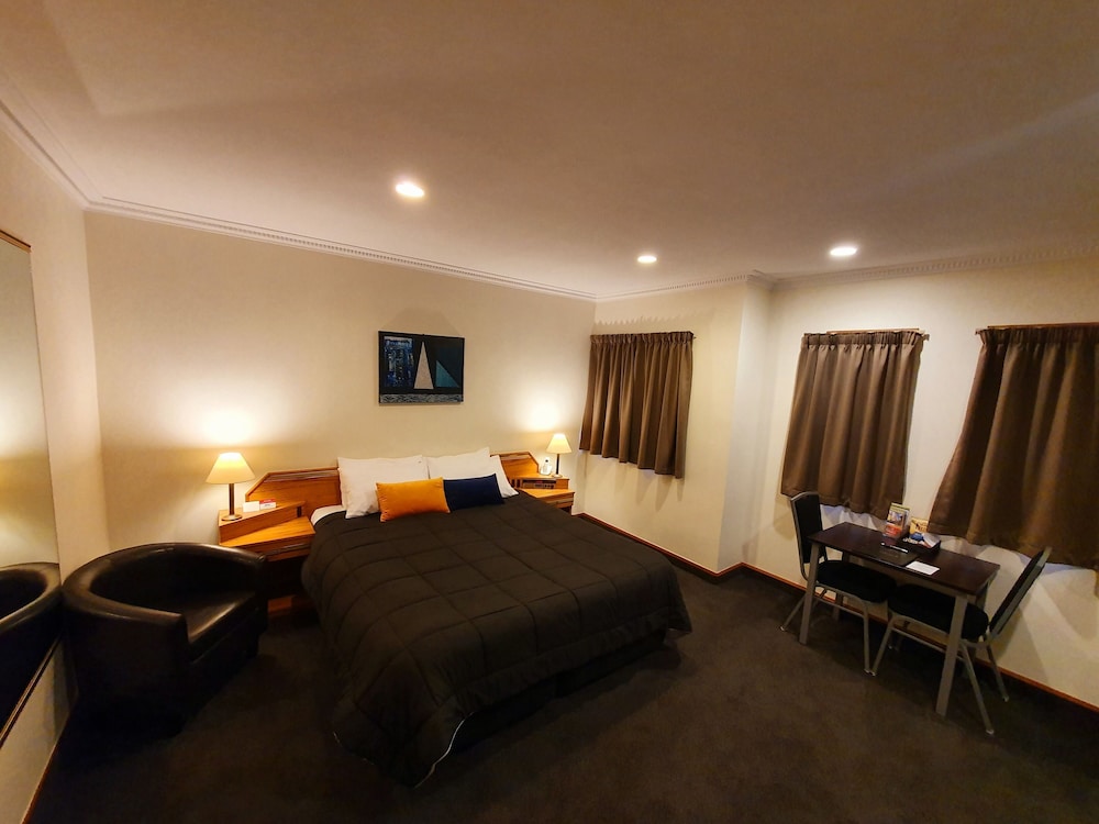 FITZHERBERT CASTLE MOTEL 5/33
