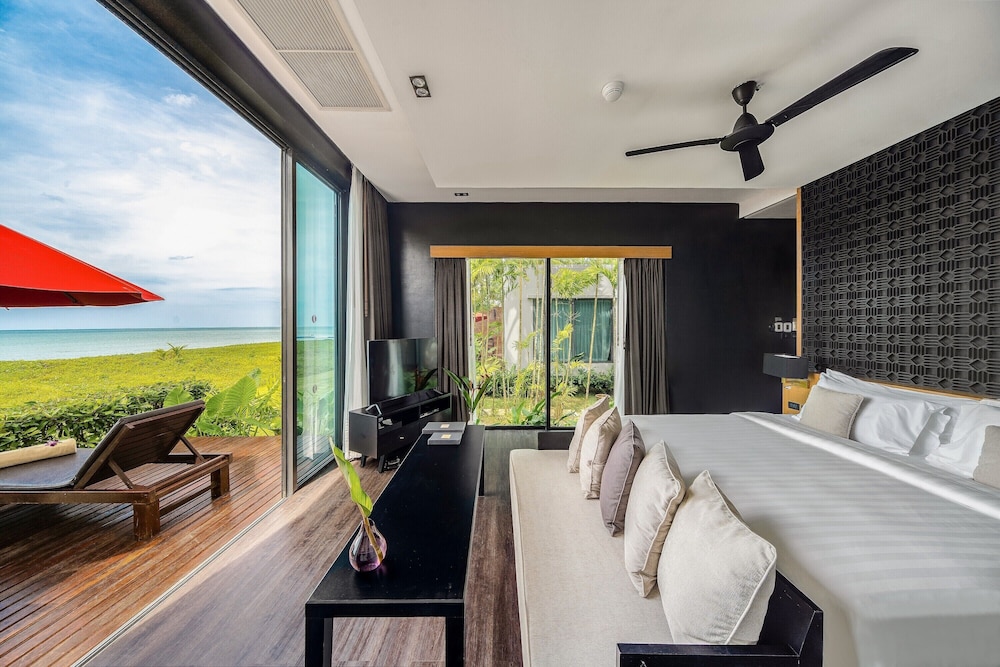 VILLA, KING BED, OCEAN FRONT