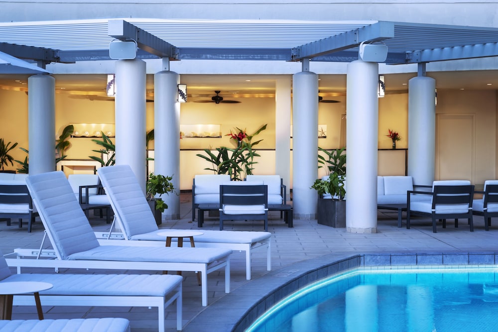 The Twin Fin Hotel 27/65