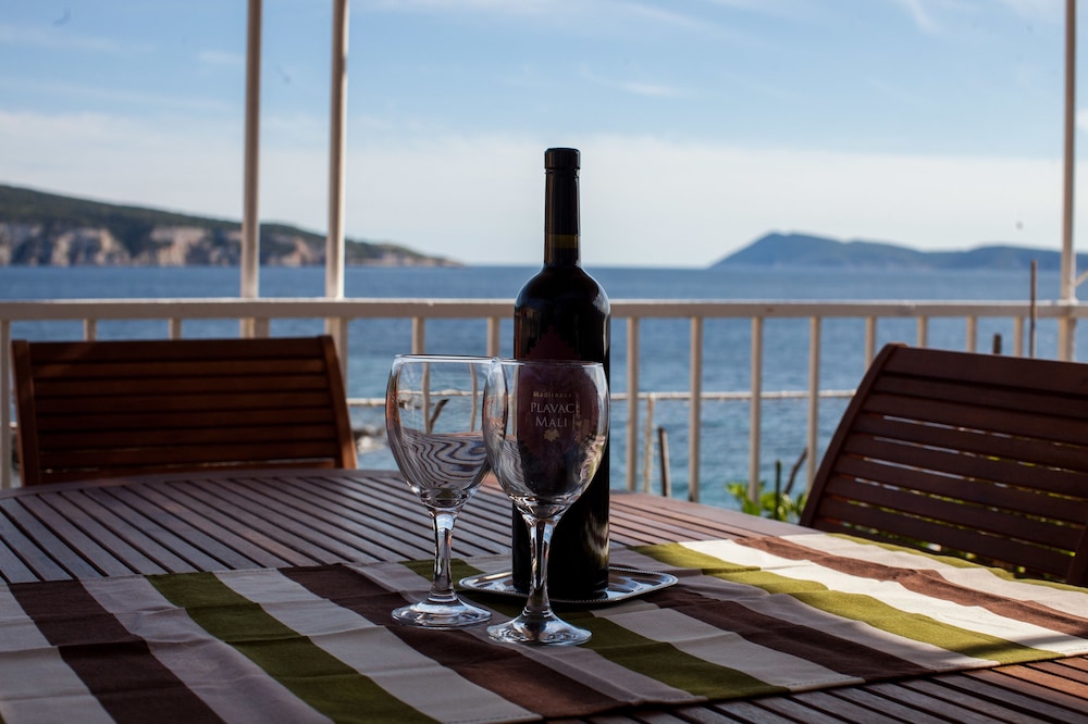 Mira Seafront Guesthouse 20/46