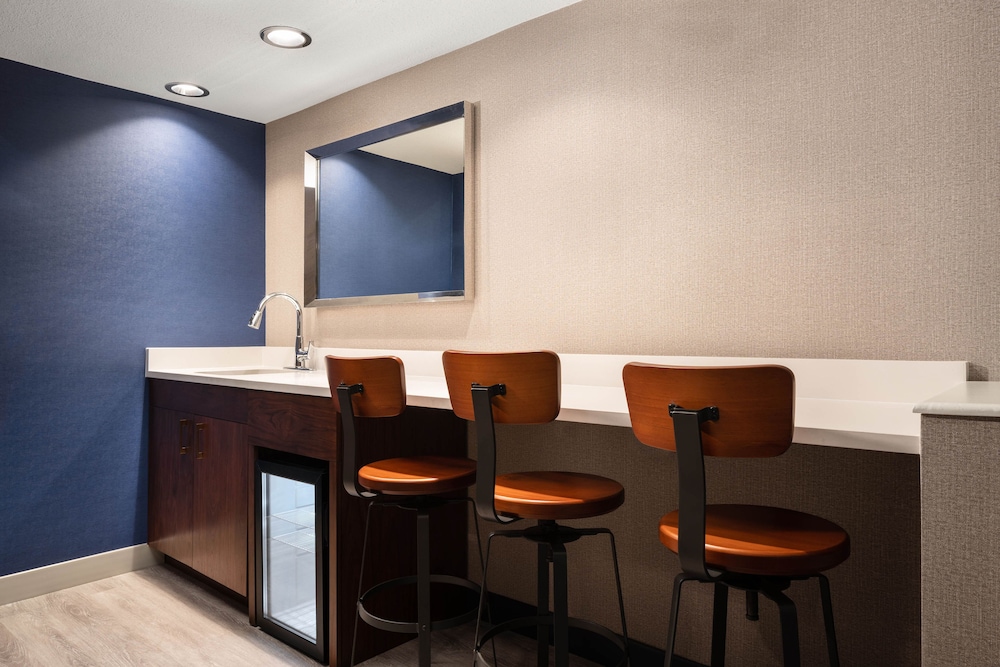 Four Points By Sheraton Hotel Suites San Francisco Airport 32/33