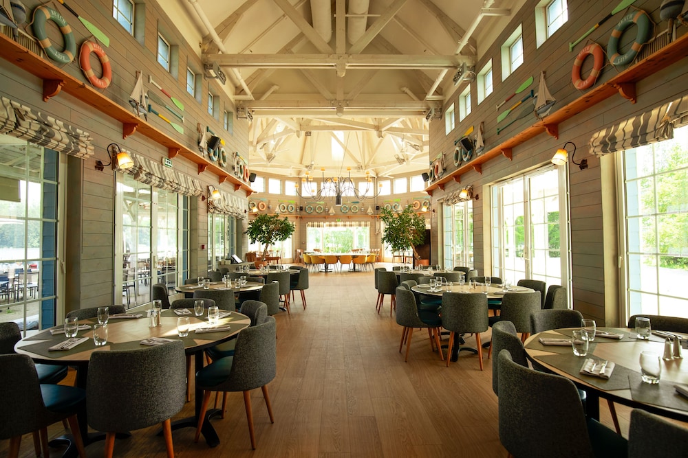 restaurant cafeteria