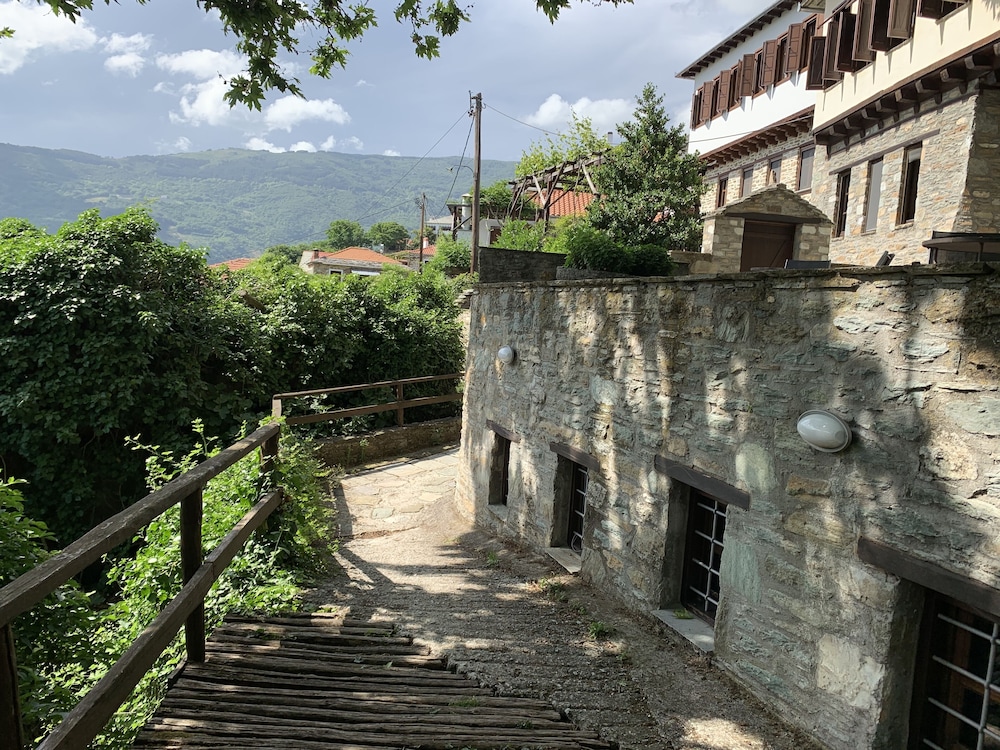 Palio Eleotrivio Guesthouse 49/50
