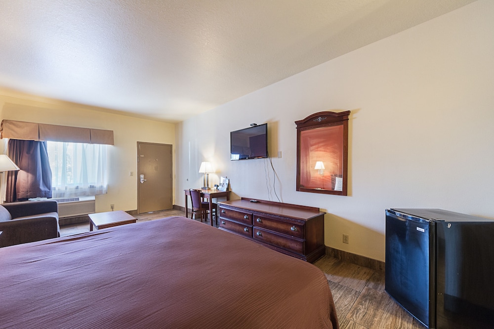 Quality Inn & Suites Victoria South 9/23