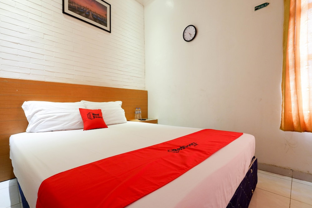 Reddoorz Near Universitas Diponegoro 2 5/30