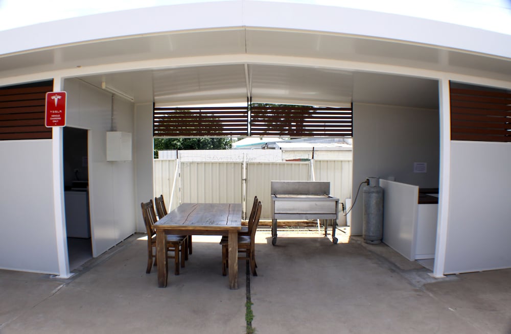 Baths Motel 26/33