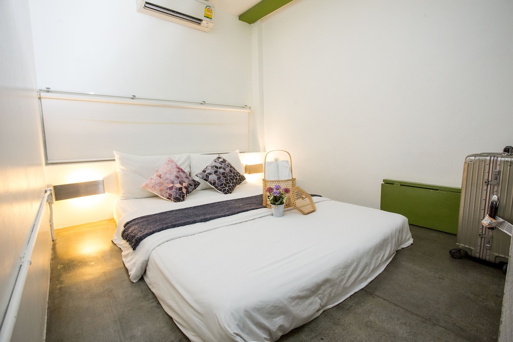 HQ HOSTEL SILOM 14/49
