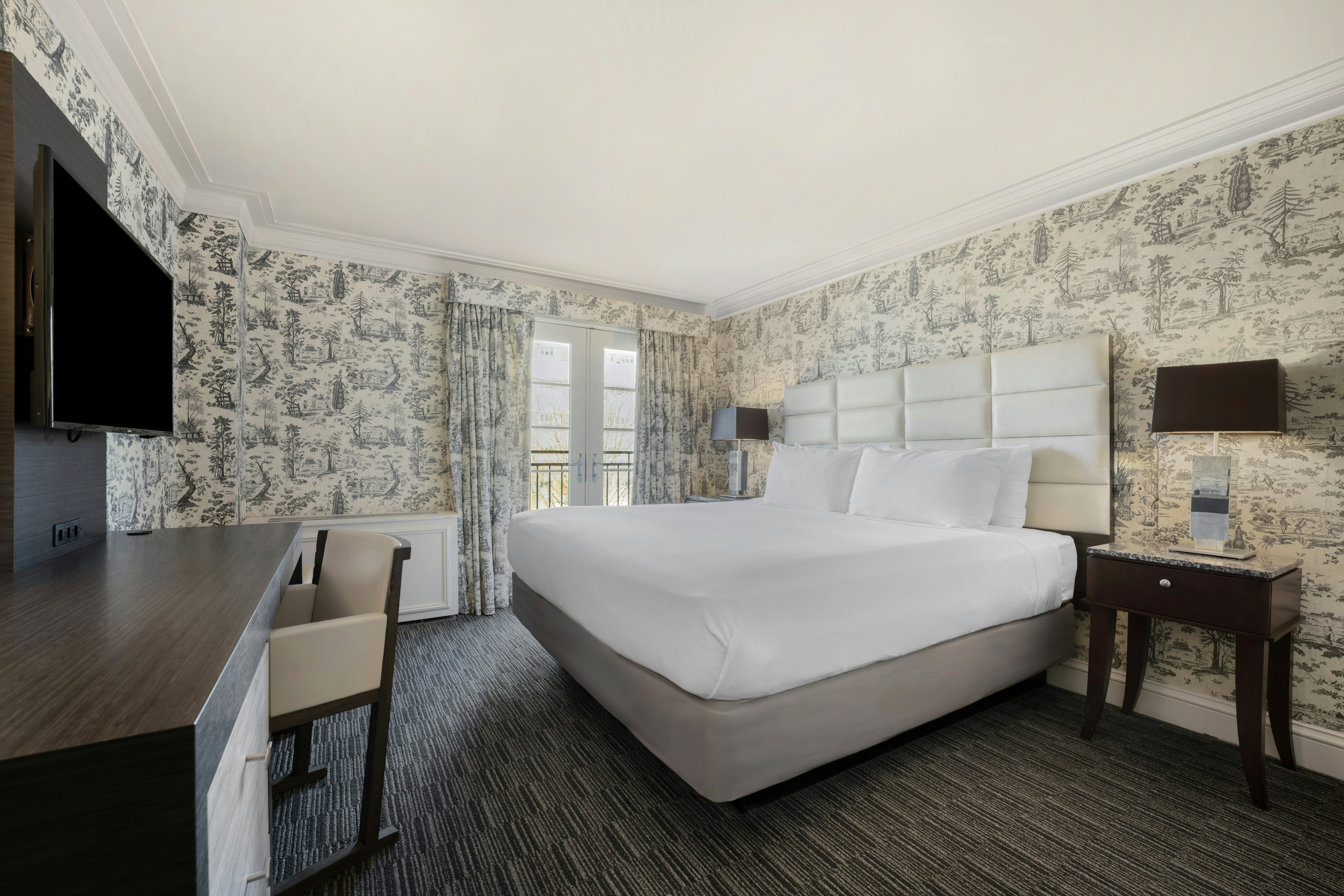 DELUXE, KING BED, ACCESSIBLE