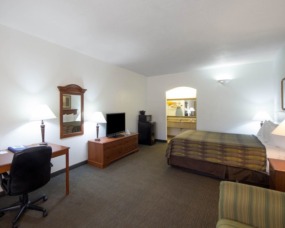 Quality Inn & Suites Rio Grande City, TX 26/39
