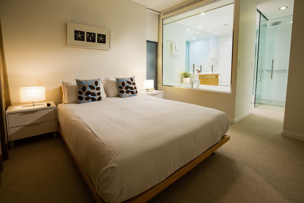 2 Bedrooms, Sub Penthouse, Queen and Twin Beds, Private Pool