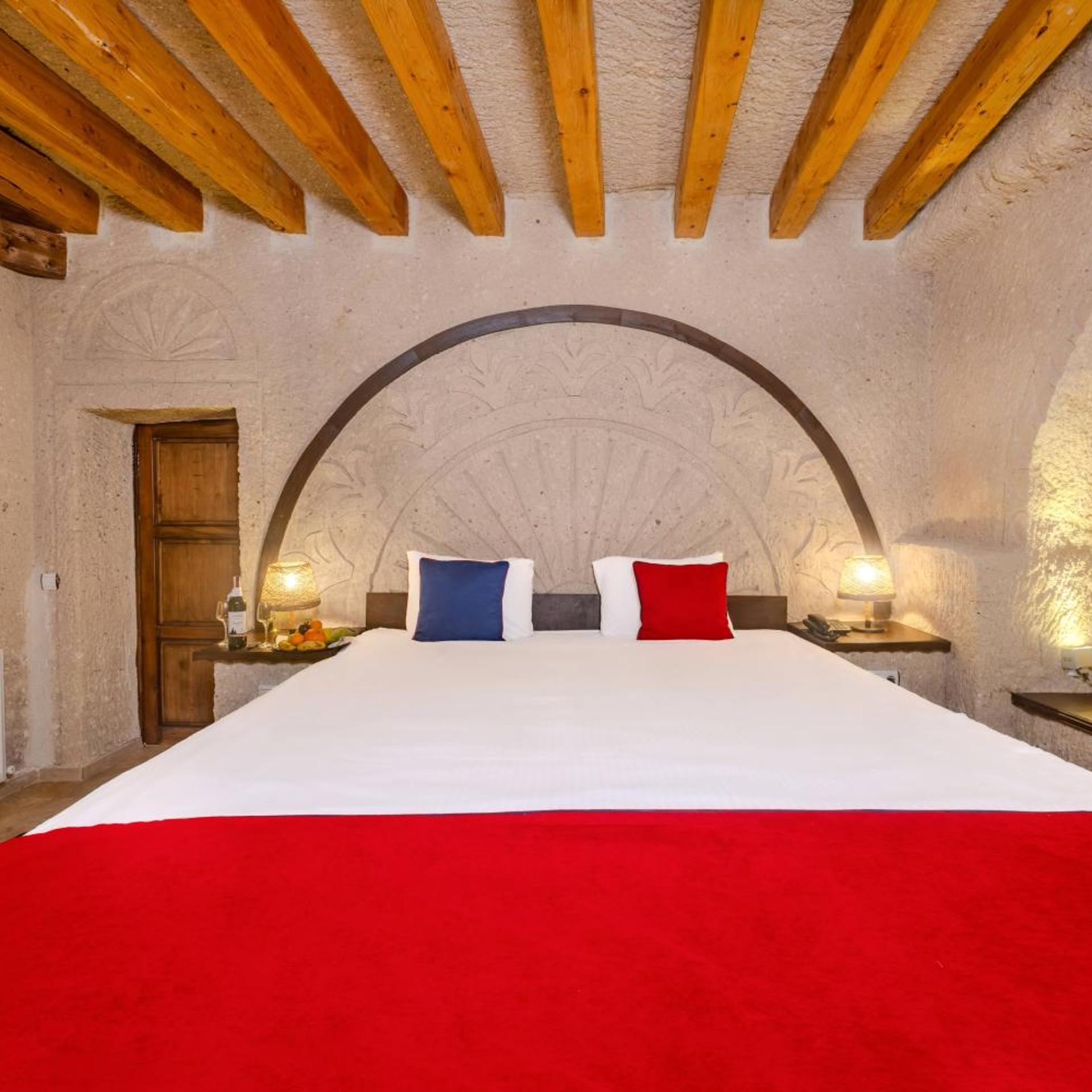 Cave, Suite, Queen Bed, Sauna, Hot Tub