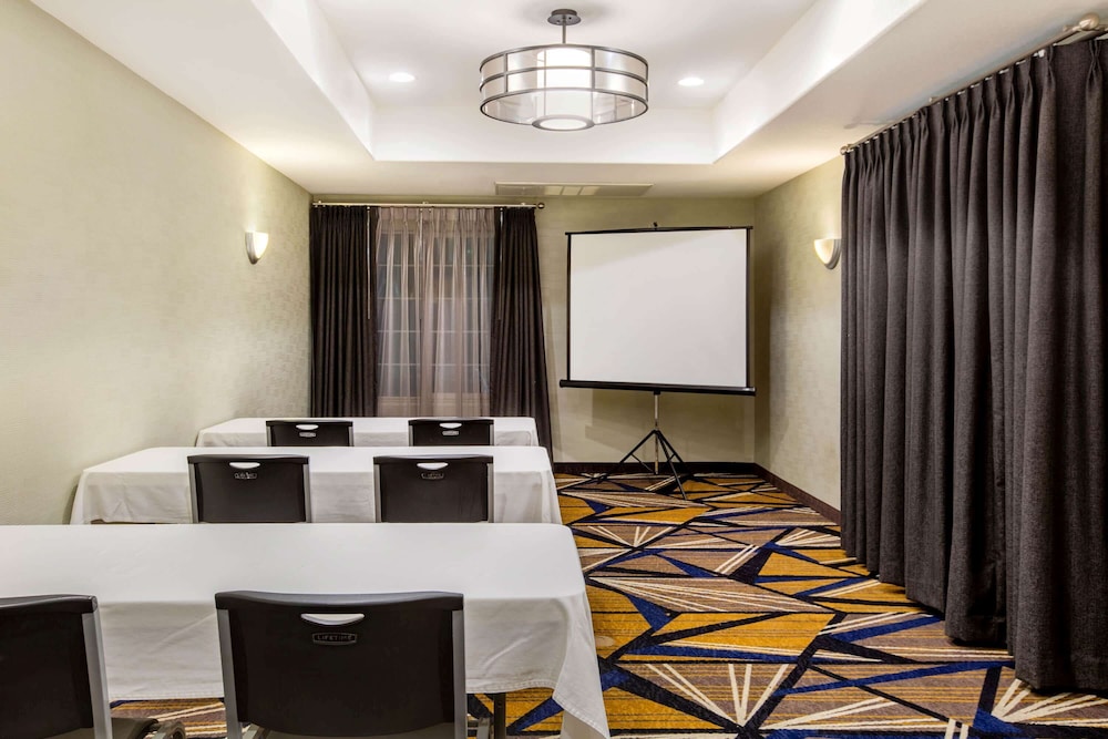Fairfield Inn & Suites By Marriott Fresno River Park 45/54