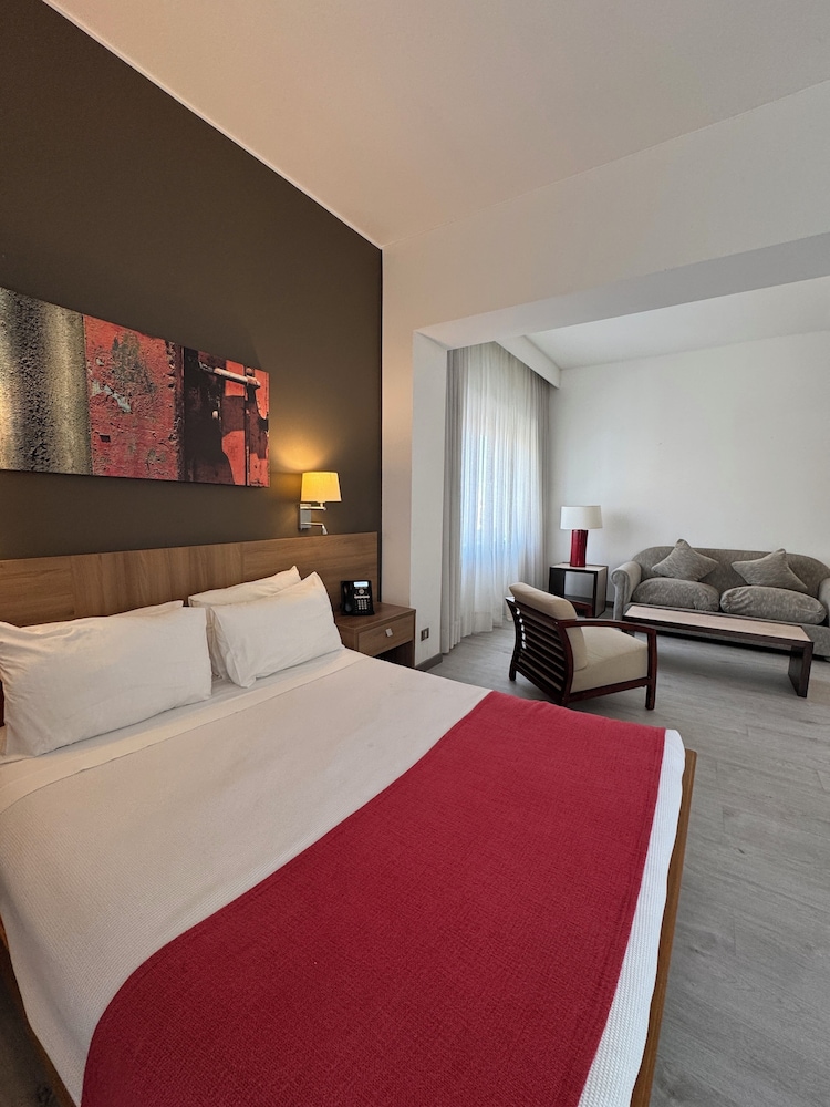 Junior Suite, King Bed, Sea View