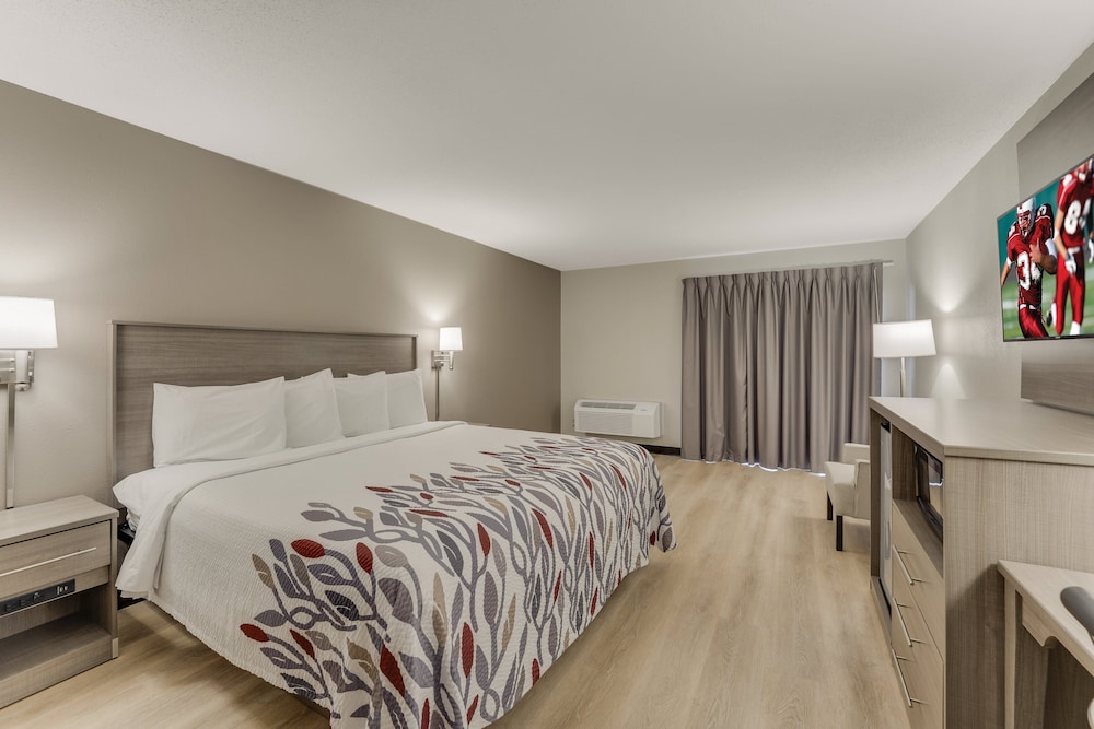 Red Roof Inn & Suites Newport – Middletown, RI 11/44
