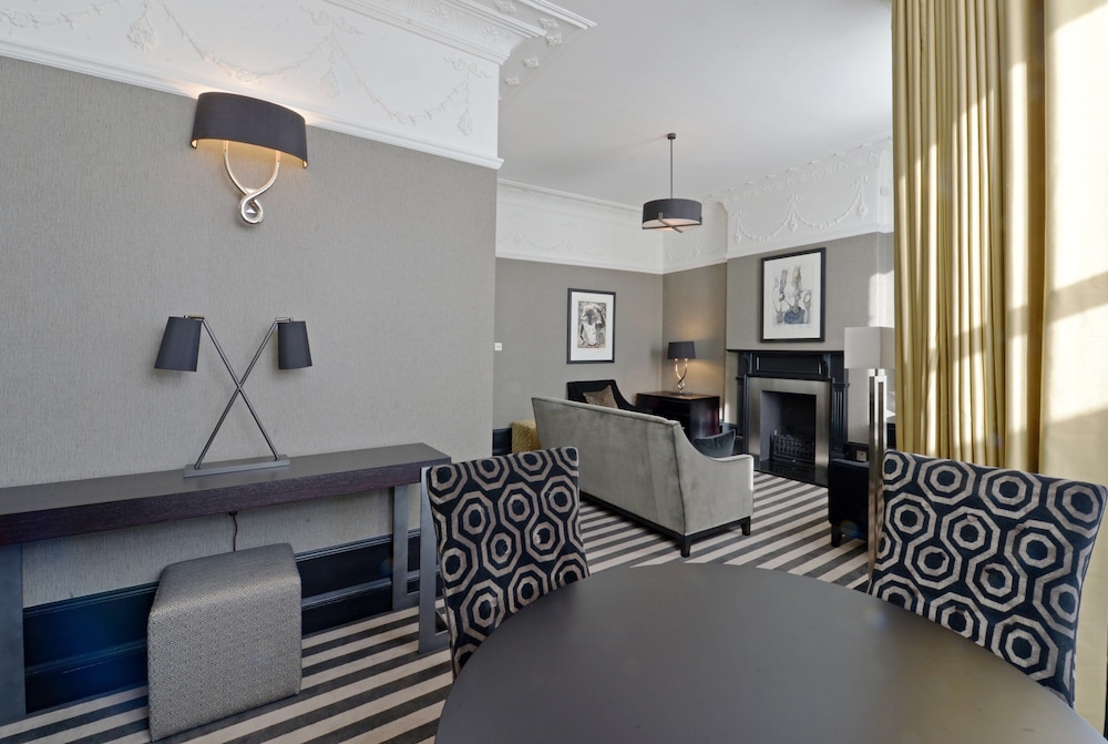 The Chester Hotel 8/49
