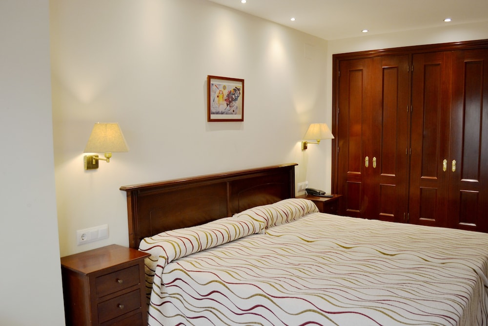 Tarik Hotel 24/63