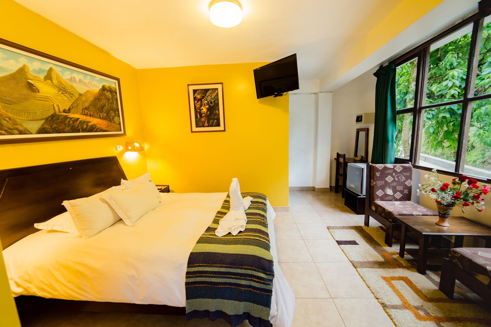 SUPERIOR, QUEEN BED, RIVER VIEW
