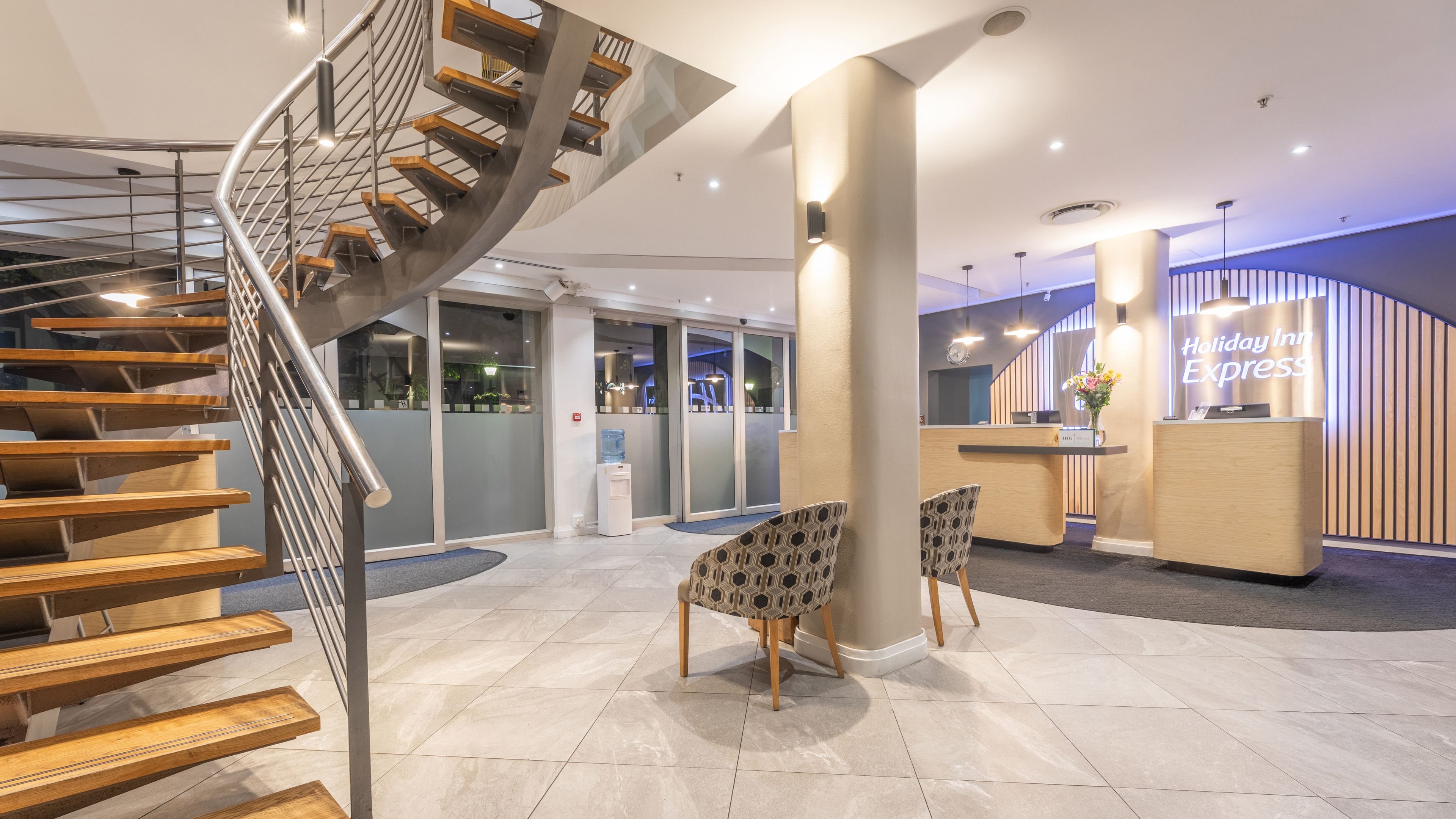 HOLIDAY INN EXPRESS CAPE TOWN CITY CENTRE 10/50