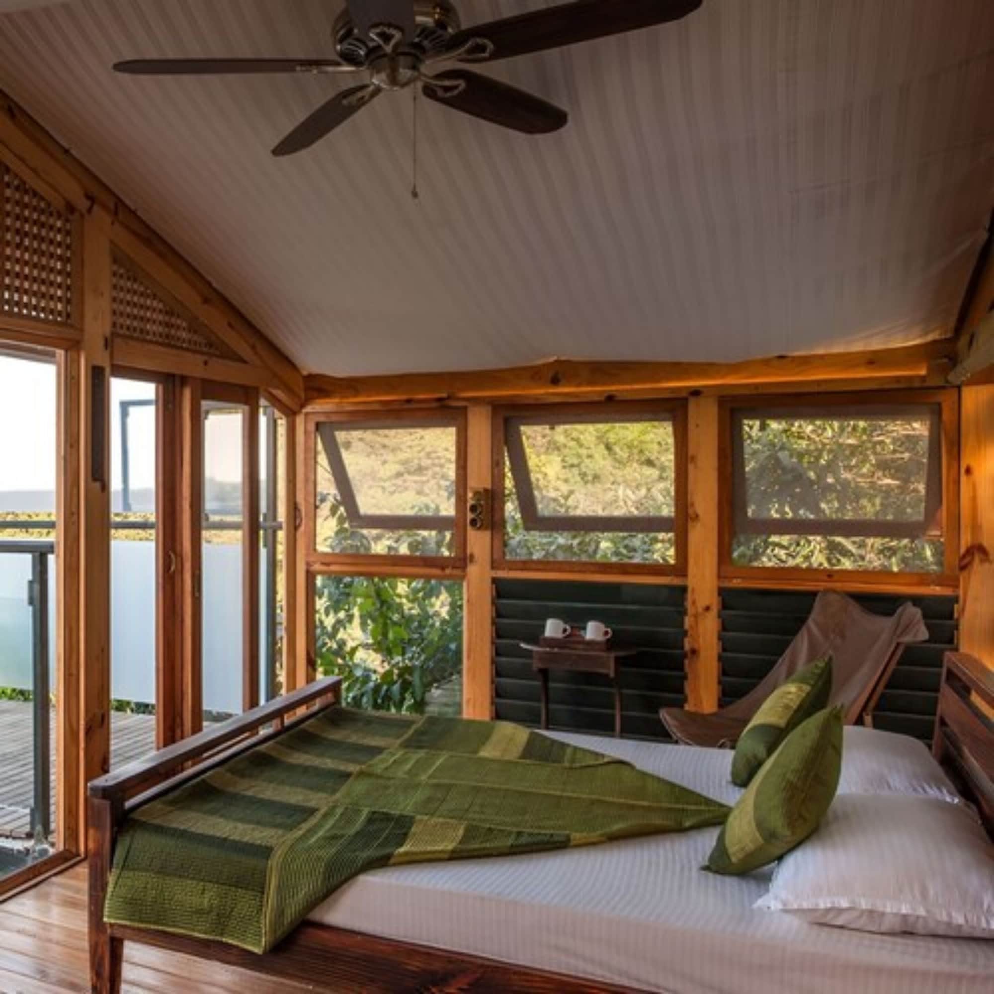 Jungle, King Bed, Bathtub