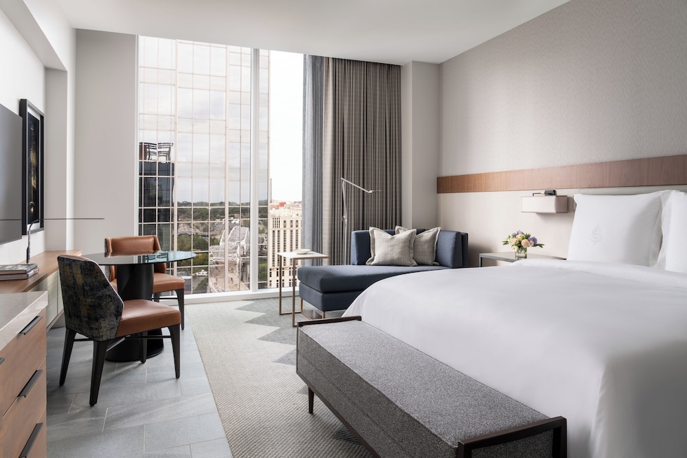 ROOM, KING BED, RIVER VIEW
