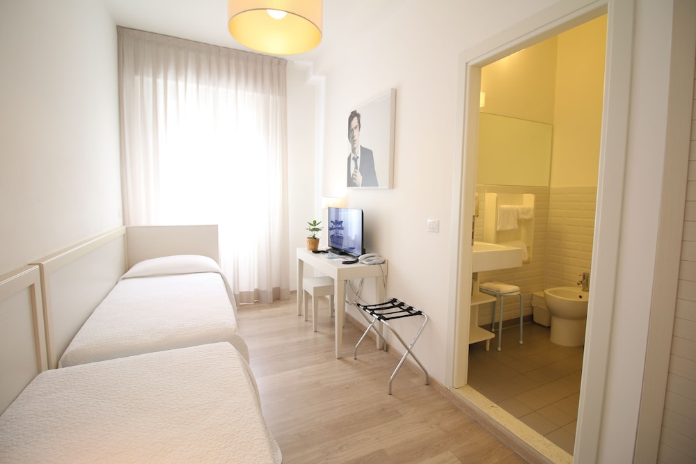 Maree Hotel 34/48