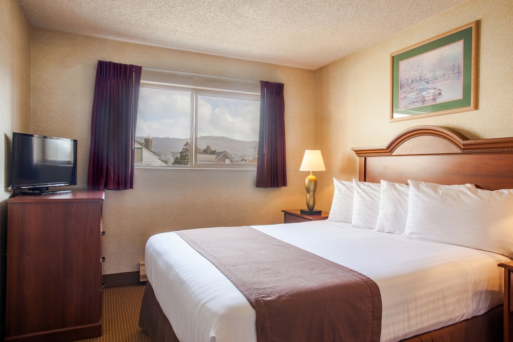 Room, 2 Queen Beds, Ocean Front, Kitchenette