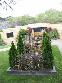 Elizabethan Lodge 44/56