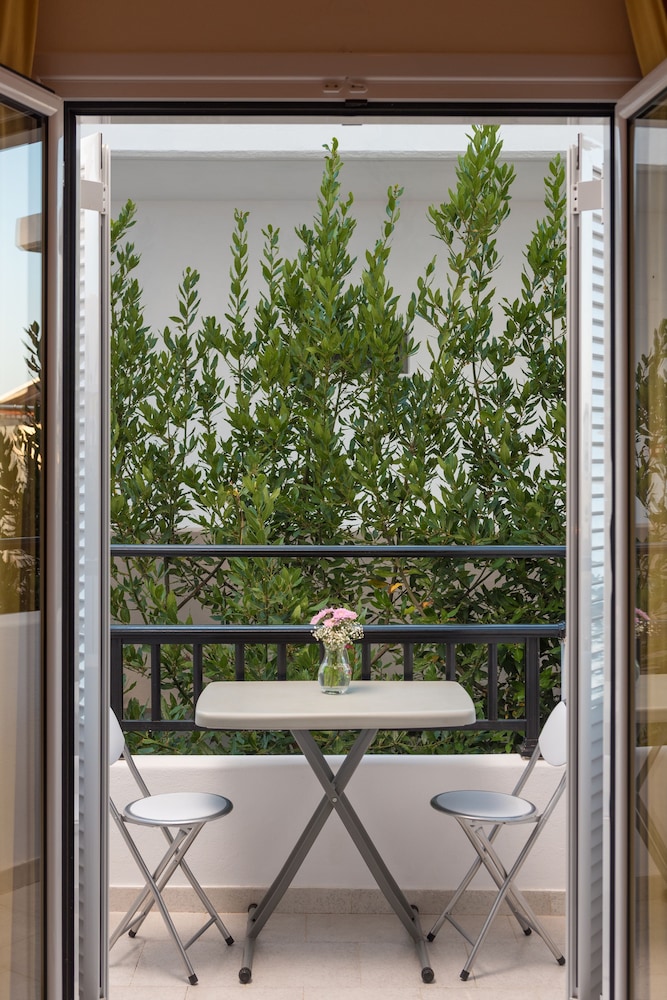 Antigoni Hotel 29/32